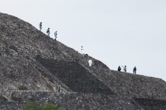 Mexico pyramid shooter who took hostages and killed 1 is identified