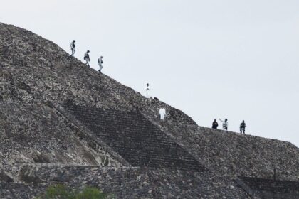 Mexico pyramid shooter who took hostages and killed 1 is identified