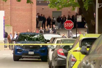 Chicago hospital shooting leaves 2 officers injured, 1 critically; suspect in custody: report