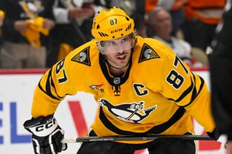 Wayne Gretzky warns against counting out Sidney Crosby’s Penguins in comeback bid against Flyers
