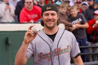 Former MLB slugger says teams should want Trevor Bauer, but pitcher must do something first