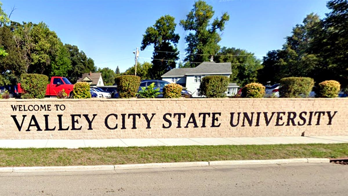 Valley City State University welcome sign