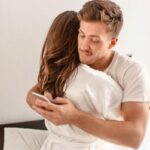 Dear Abby: My friend’s husband is sexting with other women on the side