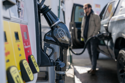 Gas surge tied to Iran conflict hits swing states, testing Trump’s low-price pitch