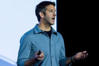 Apple’s AI Future Is in the Hands of a Hardware Expert. That’s a Good Thing