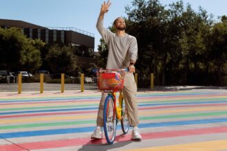 Google Hints at a New Fitness Health Wearable, Hidden in a Steph Curry Video