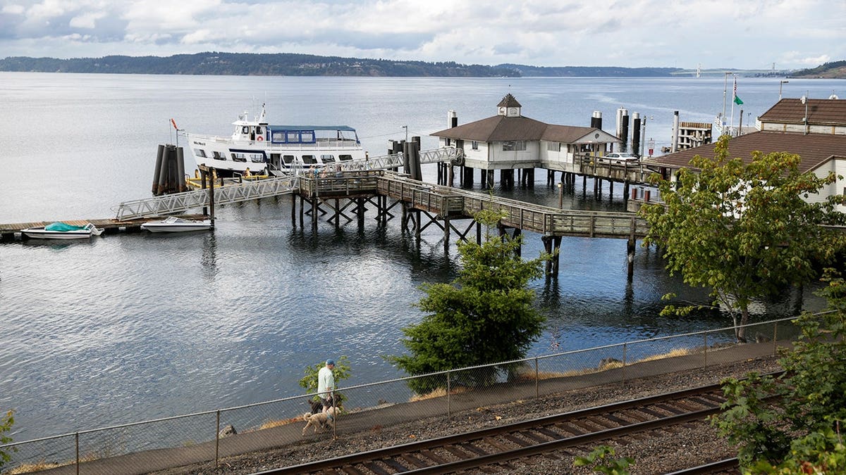 Richard Russell piloting a Bombardier Q400 turboprop near Steilacoom ferry dock