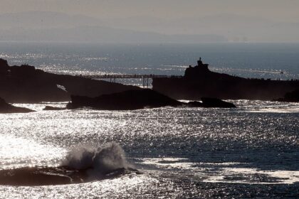 Two swimmers killed as French authorities warn of deadly riptides
