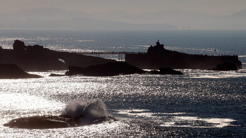 Two swimmers killed as French authorities warn of deadly riptides