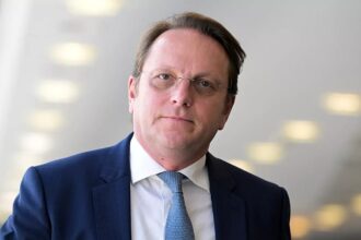 EU clears Hungary’s Várhelyi in Brussels spying probe