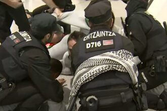 Tensions in Bilbao over arrival of Gaza flotilla activists
