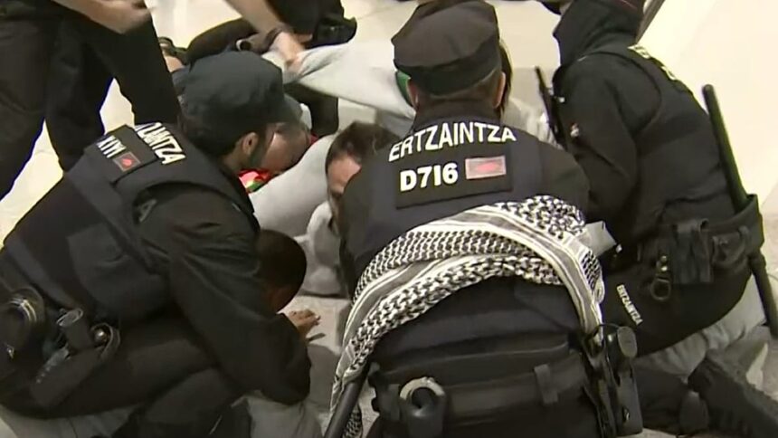 Tensions in Bilbao over arrival of Gaza flotilla activists