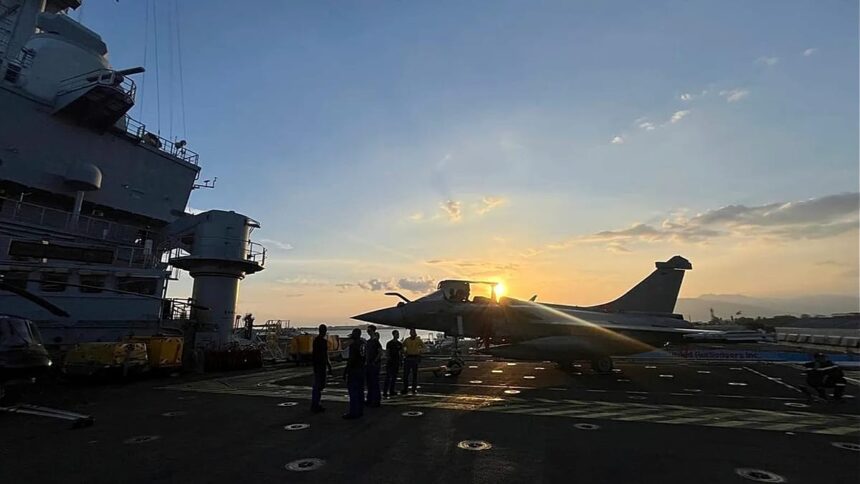 French carrier group moves south of Suez ahead of Hormuz mission
