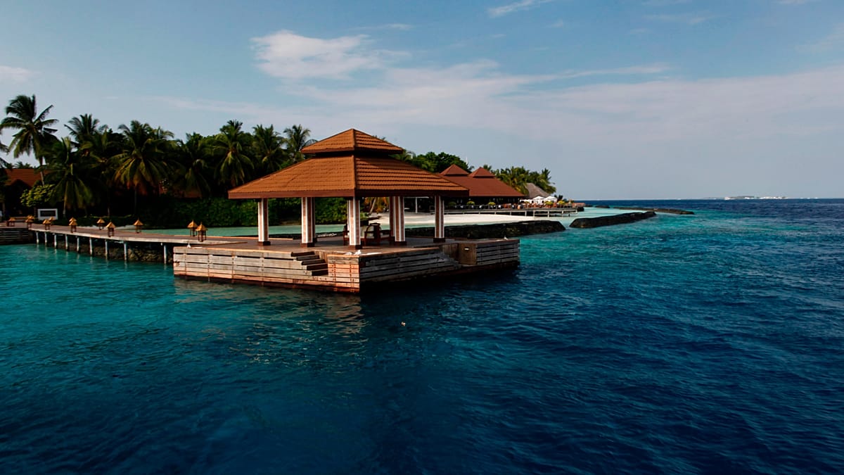 Missing Italians in Maldives: search resumes for four divers
