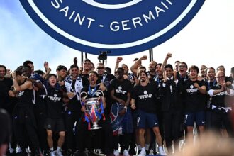 PSG: Champions League winners welcomed and celebrated in Paris