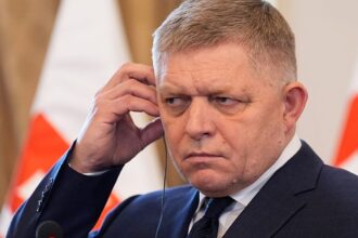 Robert Fico will back Ukraine’s EU membership after call, Zelenskyy says