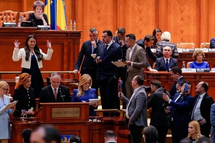 Romania’s pro-EU coalition collapses after PM fails no-confidence vote