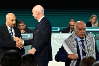 Palestinian soccer boss refuses to shake hands with Israeli counterpart at FIFA Congress