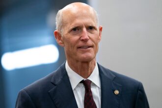 Unlikely bipartisan Senate duo seeks to permanently ban ex-lawmakers from lobbying