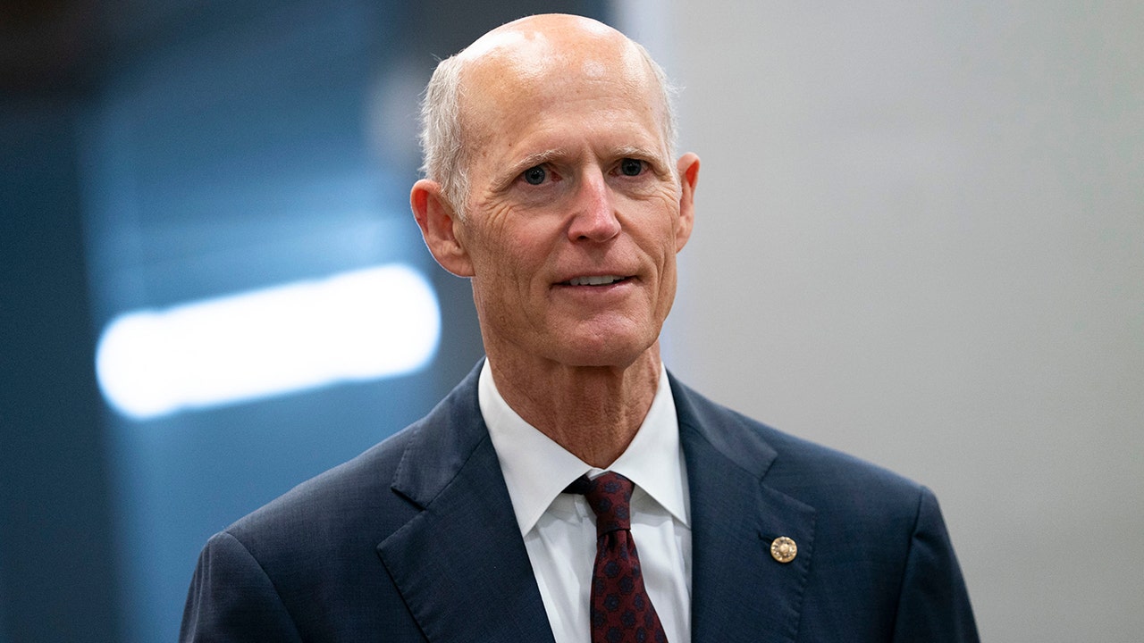 Unlikely bipartisan Senate duo seeks to permanently ban ex-lawmakers from lobbying