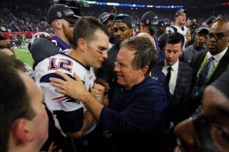 Tom Brady cracks jokes about ‘cranky’ Bill Belichick, Jets, Eli Manning in motivational commencement speech