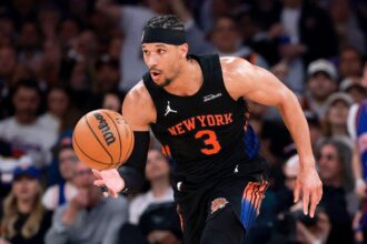 Knicks crush Cavaliers in Game 2, take commanding 2-0 lead in series behind Josh Hart’s career night