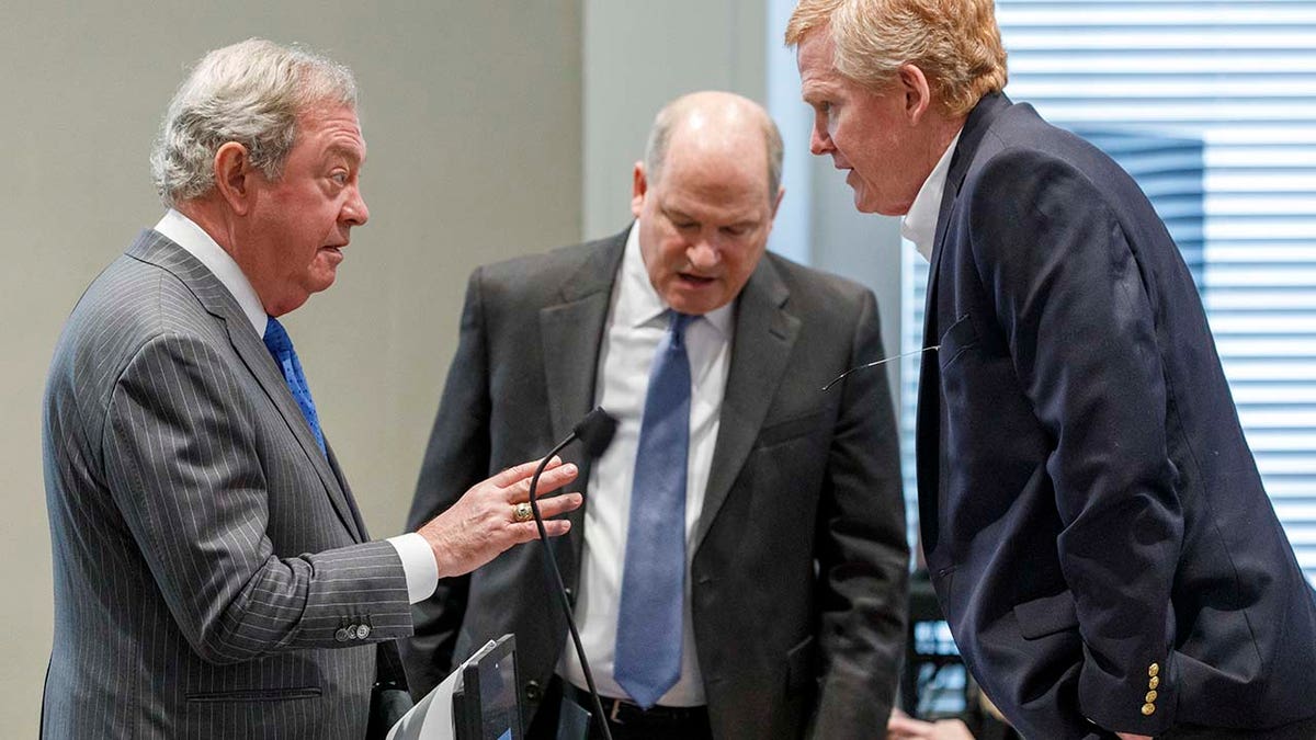 Alex Murdaugh speaks with his lawyers in court.