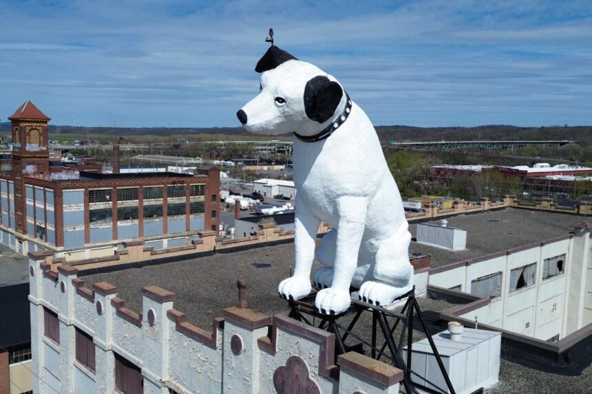 Future of beloved 28-foot-tall dog statue named ‘Nipper’ on a NY warehouse is up in the air