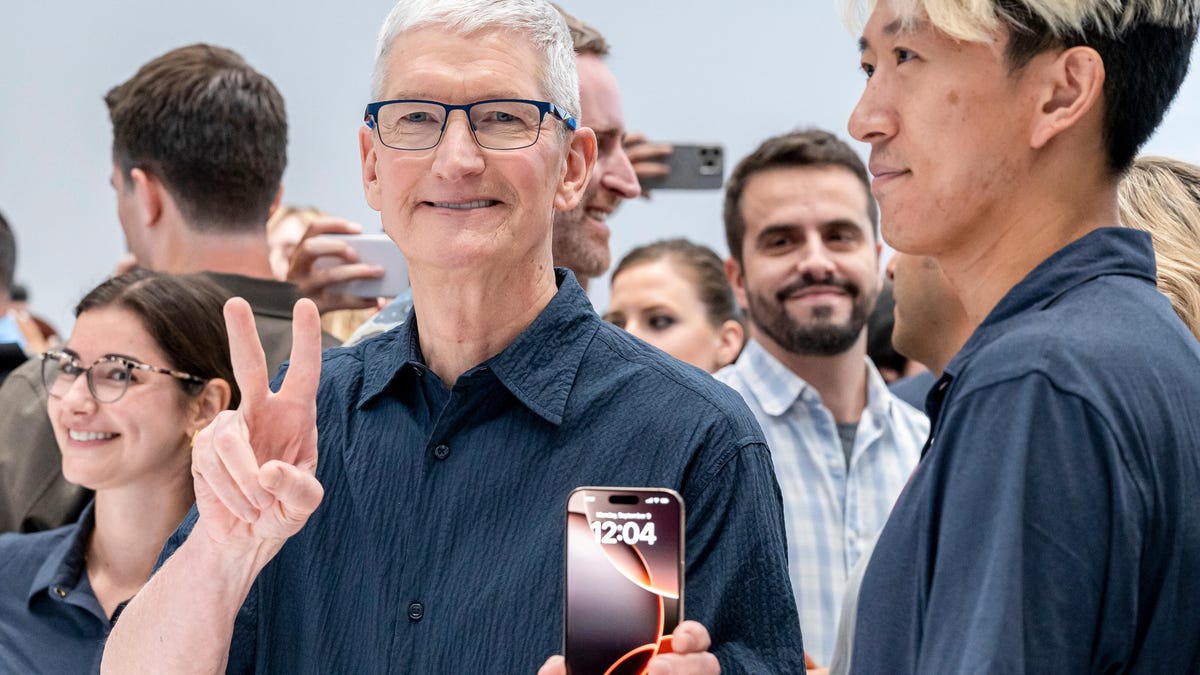 Apple Will Pay 0M to Settle Allegations It Misled iPhone Buyers About AI