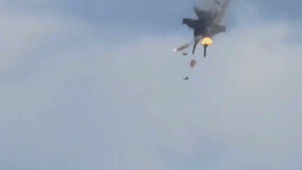 Two Navy jets crash midair as crew successfully ejects during Idaho military base air show