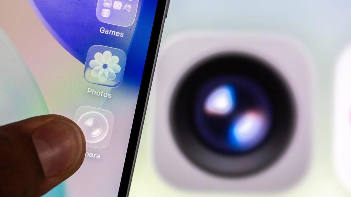 This iPhone Feature Will Reprimand You if Your Camera Lens Is Dirty