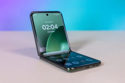 Motorola Razr Plus 2026 Review: It Doesn’t Feel Very ‘Plus’ to Me