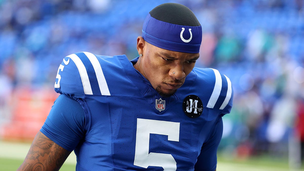 Indianapolis Colts quarterback Anthony Richardson warming up at Lucas Oil Stadium