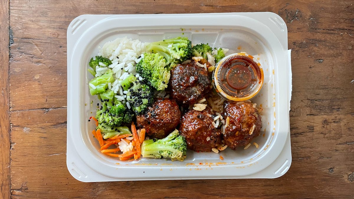 Snap Kitchen Review: This Easy Meal Delivery Service Wants to Handle Dinner