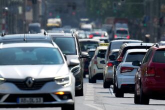 Seven EU countries push Brussels to stick to car emission rules