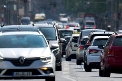 Seven EU countries push Brussels to stick to car emission rules