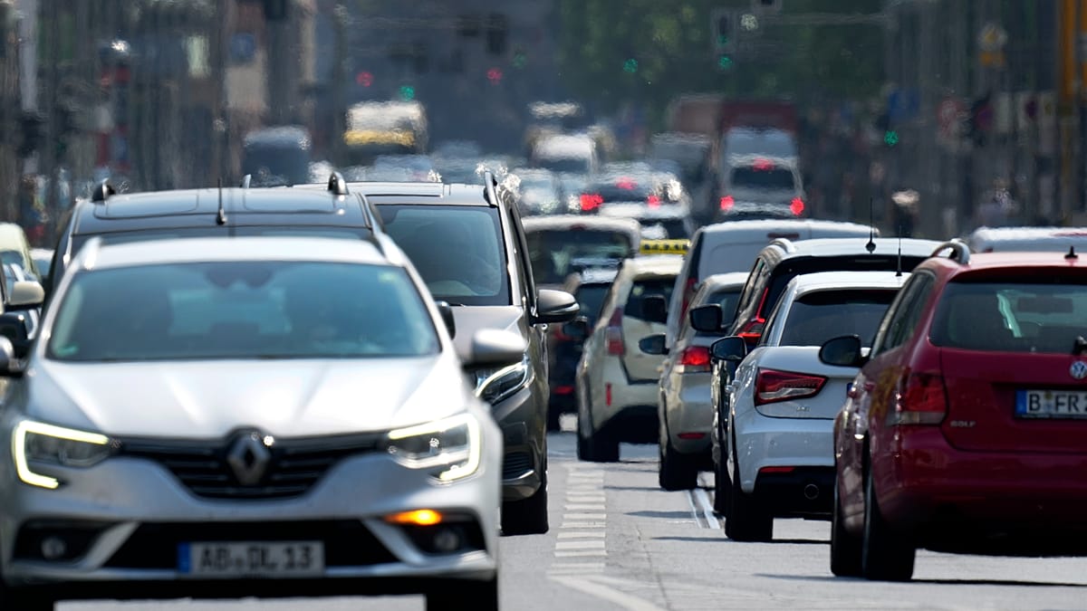 Seven EU countries push Brussels to stick to car emission rules