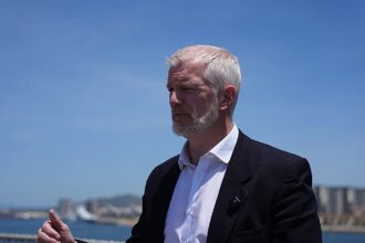 Labour MPs mull leadership challenge after Starmer resigns