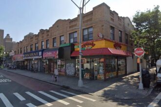5 muggers repeatedly stab man in botched NYC robbery: cops