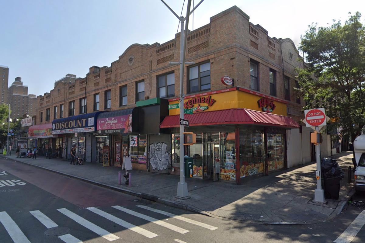 5 muggers repeatedly stab man in botched NYC robbery: cops