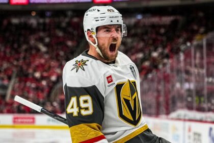 Tomas Hertl scores game-winner as Golden Knights rally to beat Hurricanes in Game 1 of Stanley Cup Final