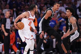 Victor Wembanyama puts hand on Jalen Brunson’s head, pushes him down as refs look the other way in Game 3