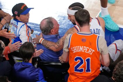 Knicks guard nearly wipes out Michael Bloomberg diving for loose ball during NBA Finals Game 3