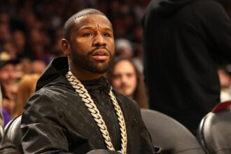 Floyd Mayweather facing felony charges after allegedly bouncing check on 0K luxury watch
