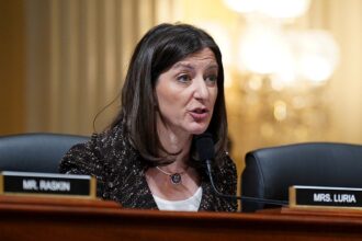 WATCH: Dem candidate grilled on stock trading after being duped with selfie request