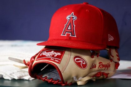 17-year-old MLB prospect swipes eight bases in minor league game