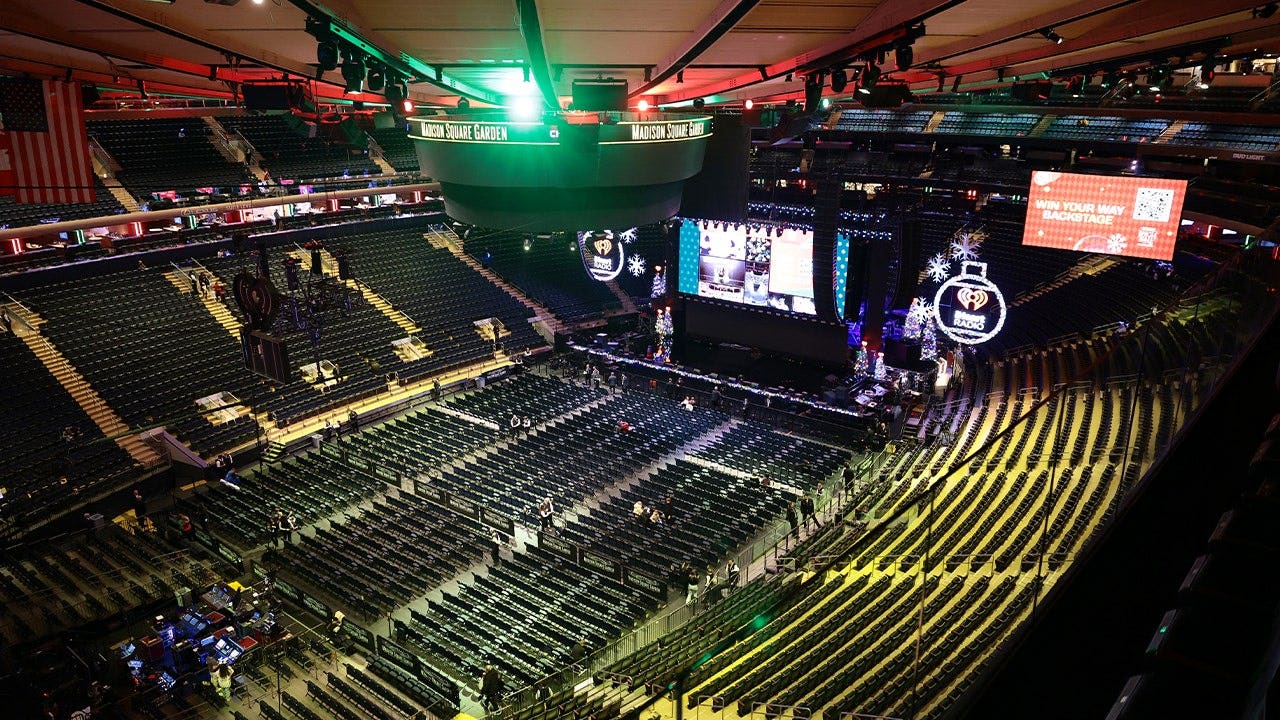 Concertgoer dies after apparent fall from upper level at Madison Square Garden