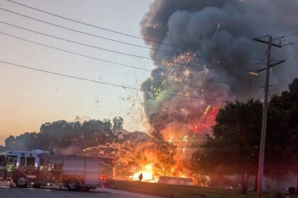 Responders put out explosive blaze at fireworks stand in Oklahoma