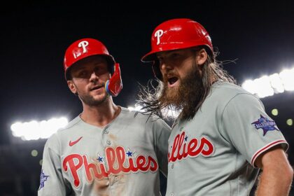 Phillies shock rival Nationals, score 8 runs with 2 outs in miraculous ninth-inning comeback