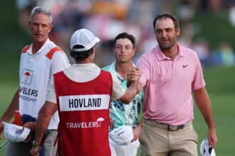 Scottie Scheffler drains clutch putt to force sudden-death Monday playoff with Viktor Hovland at Travelers
